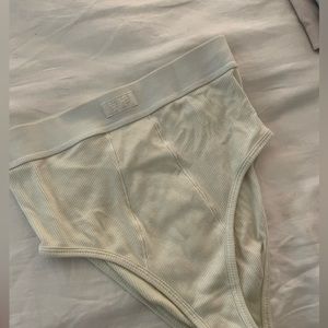 Skims high waisted underwear